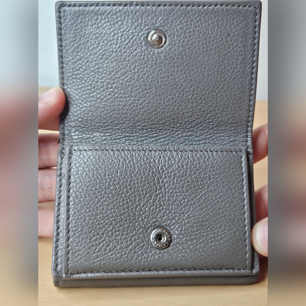 SAINT LAURENT GUC Greige Leather Trifold Wallet - Picture 5 of 14